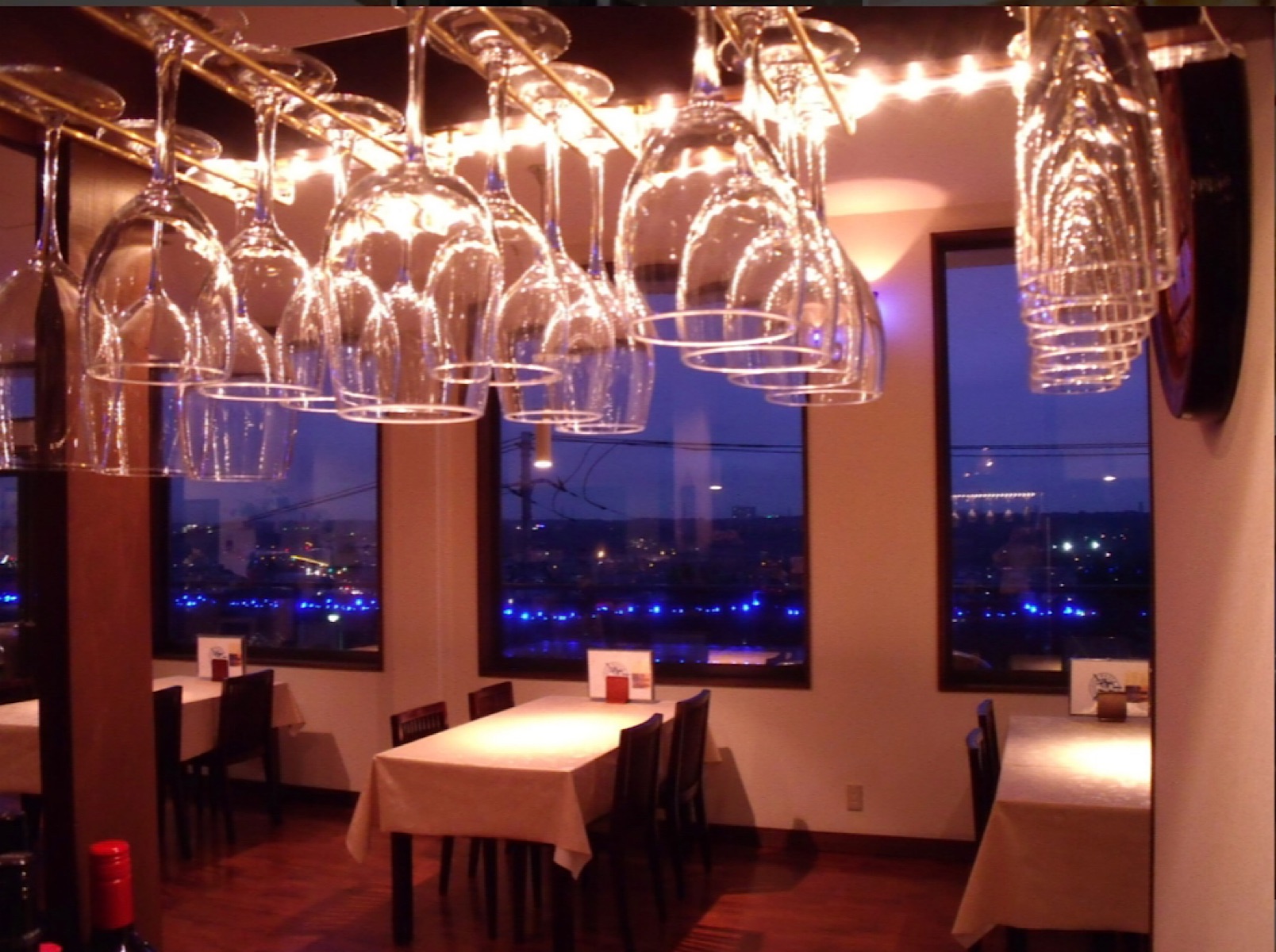 夜景もステキ　［写真提供：AQUA Pizza さん］
